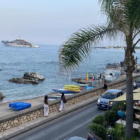 Casa Nicole Fronte Mare Semesterbostad Giardini Naxos