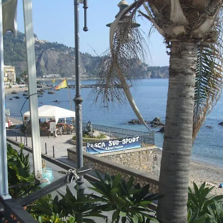 Casa Nicole Fronte Mare 度假居