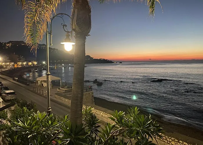 Casa Nicole Fronte Mare Semesterbostad *