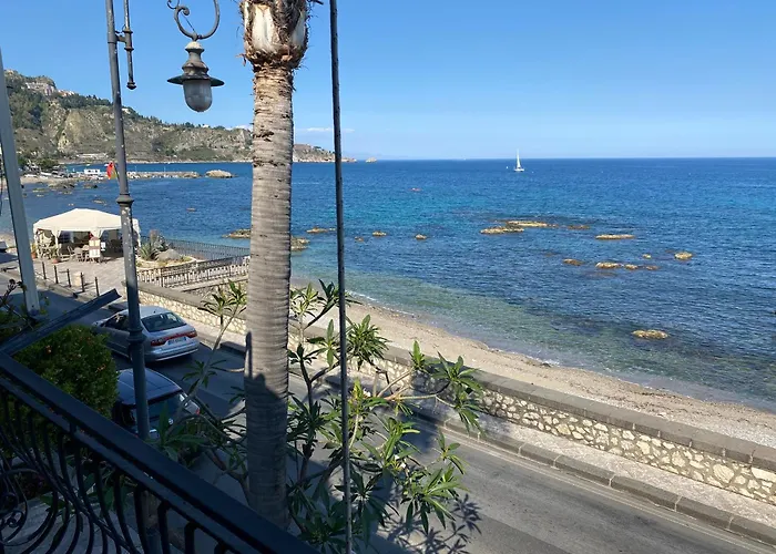 Semesterbostad Casa Nicole Fronte Mare *