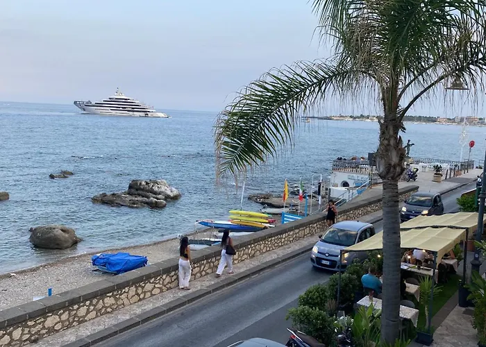 Casa Nicole Fronte Mare Semesterbostad Giardini Naxos