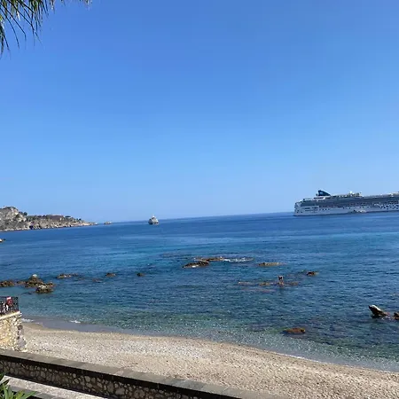 Casa Nicole Fronte Mare بيت للعطل