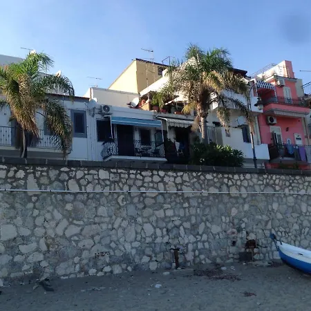 Casa Nicole Fronte Mare * جيارديني ناكسوس