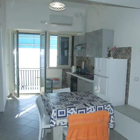 Casa Nicole Fronte Mare Hébergement de vacances *